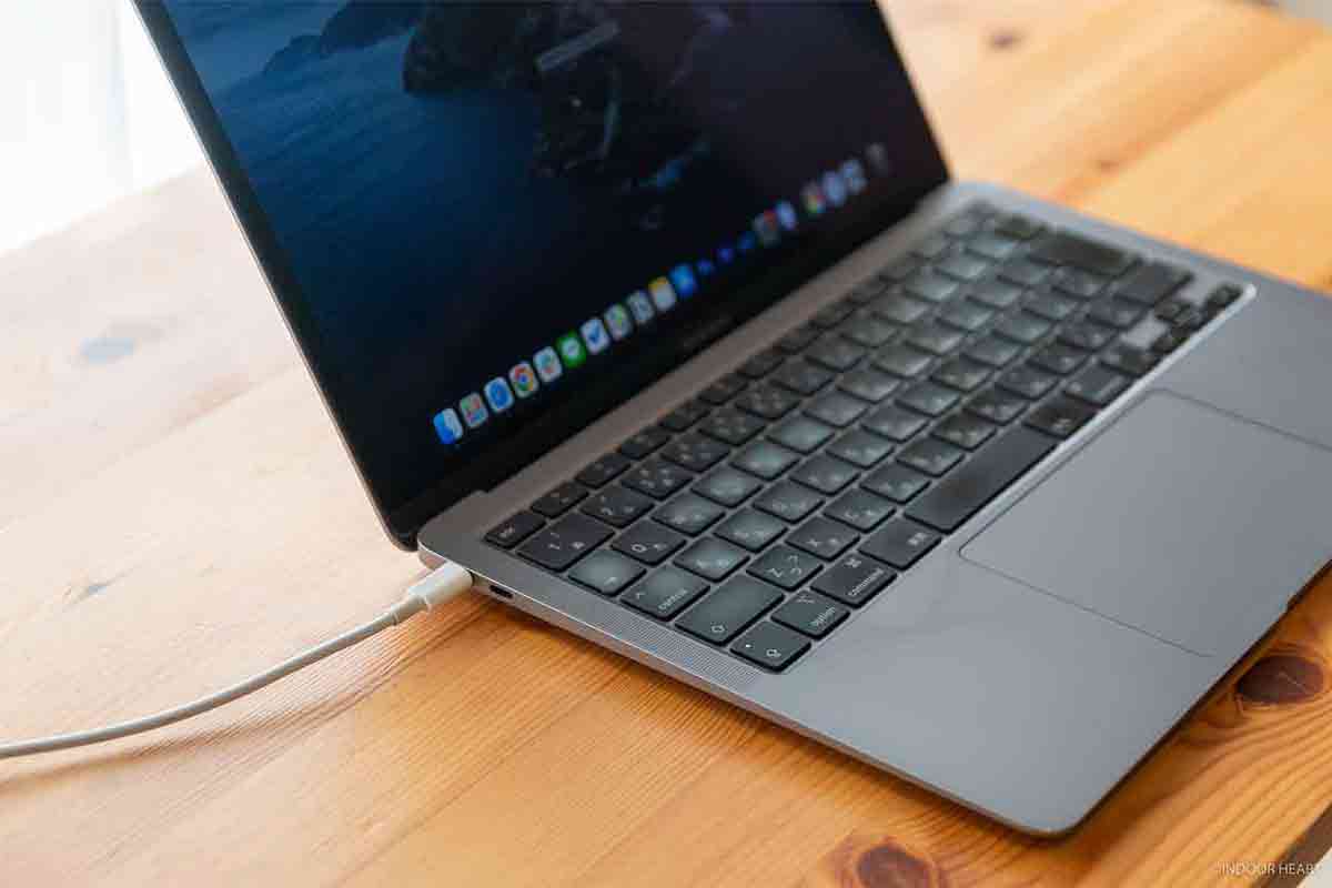 MacBook Pro/Airの充電に必要な「ワット数」早見表 | INDOOR HEART