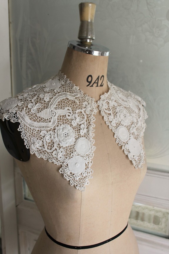 バラとクローバーが織りなす英国アンティーク、アイリッシュクロッシェ