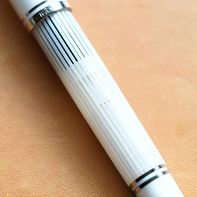 ペリカン ホワイトストライプの誘惑