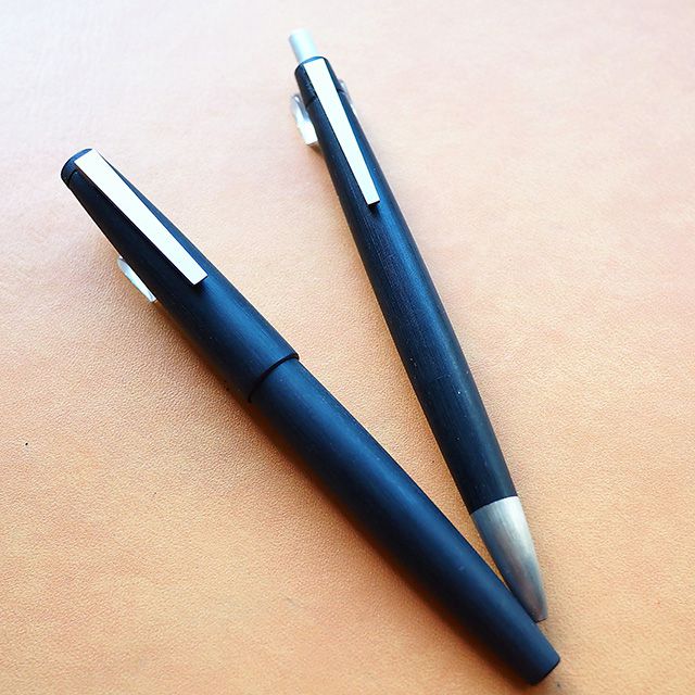 シンプルなデザインで書く喜びを倍増させる万年筆