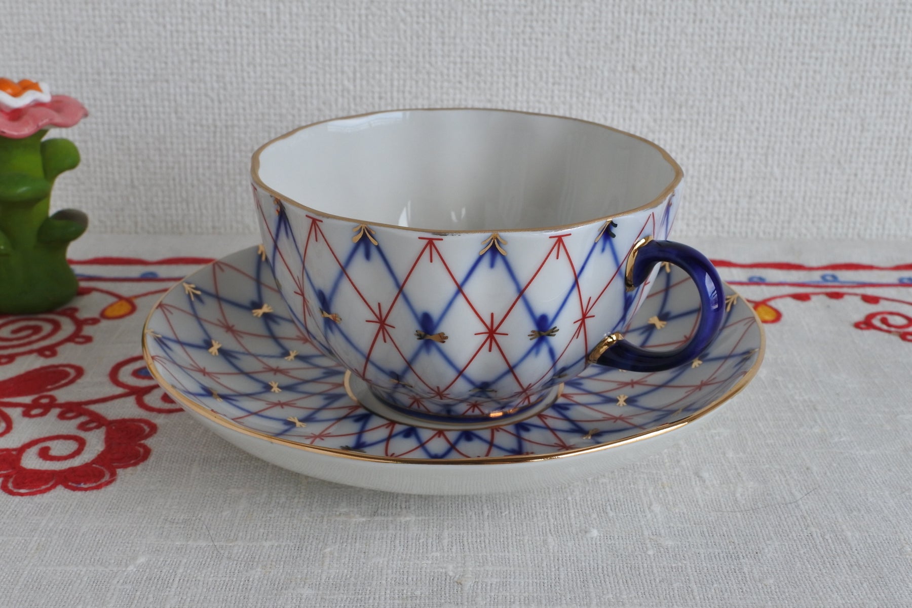 ロモノーソフ陶磁器 1950年のデザイン カップ&ソーサーとプレート 3点