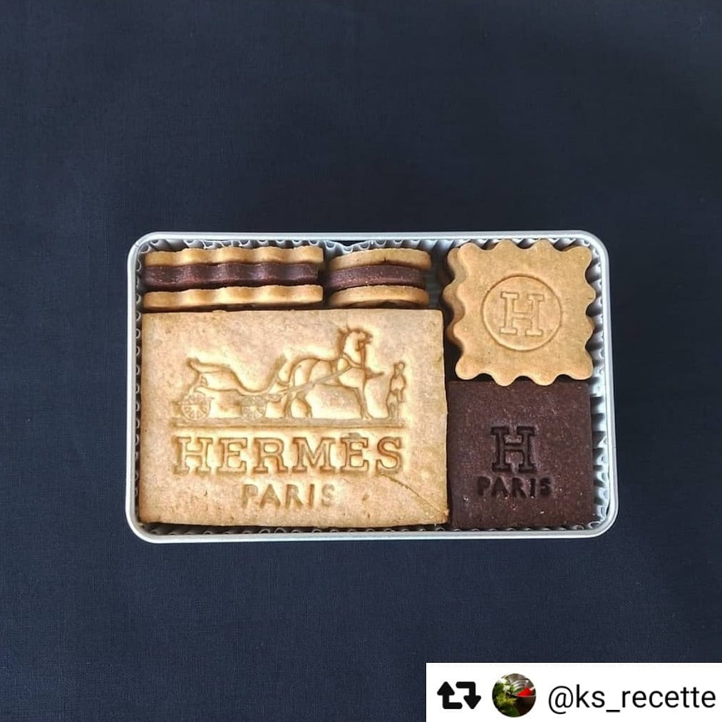 HERMES PARIS ロゴピンバッジ HERMES PARIS ロゴピンバッジ ピンバッジ