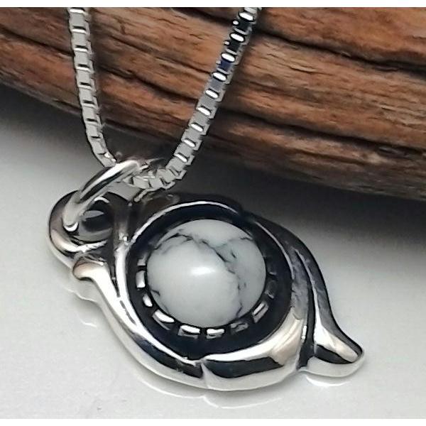 激カワ）ホワイトバッファローネックレス（ホワイトターコイズ