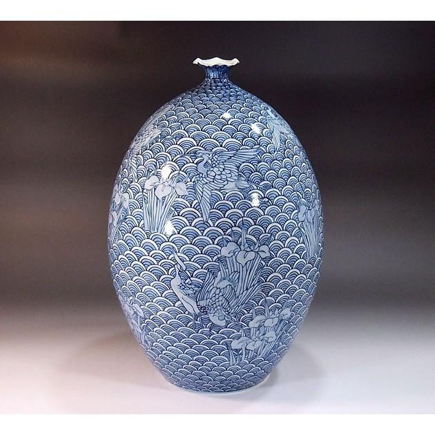 有田焼 染付青海波菖蒲鷺絵花瓶｜陶芸作家 藤井錦彩 作 : 有田焼 藤井