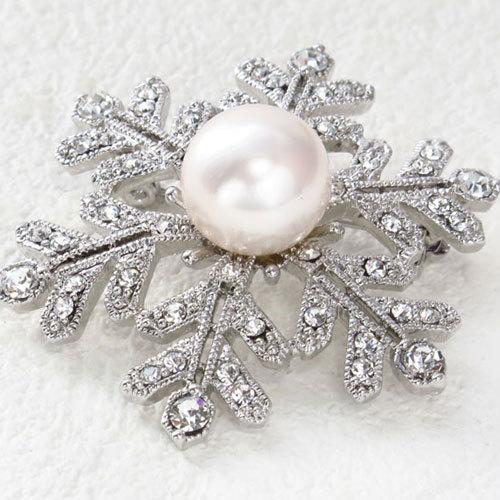 René パール・クリスタル ブローチ セレモニーブローチ（クリスタル