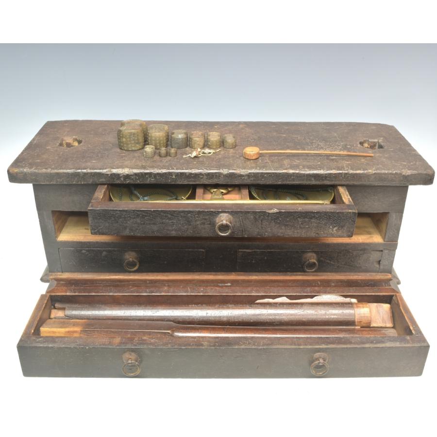 趣楽】 江戸時代 両替秤 分銅15種 高さ73cm 重量9，1kg 天秤