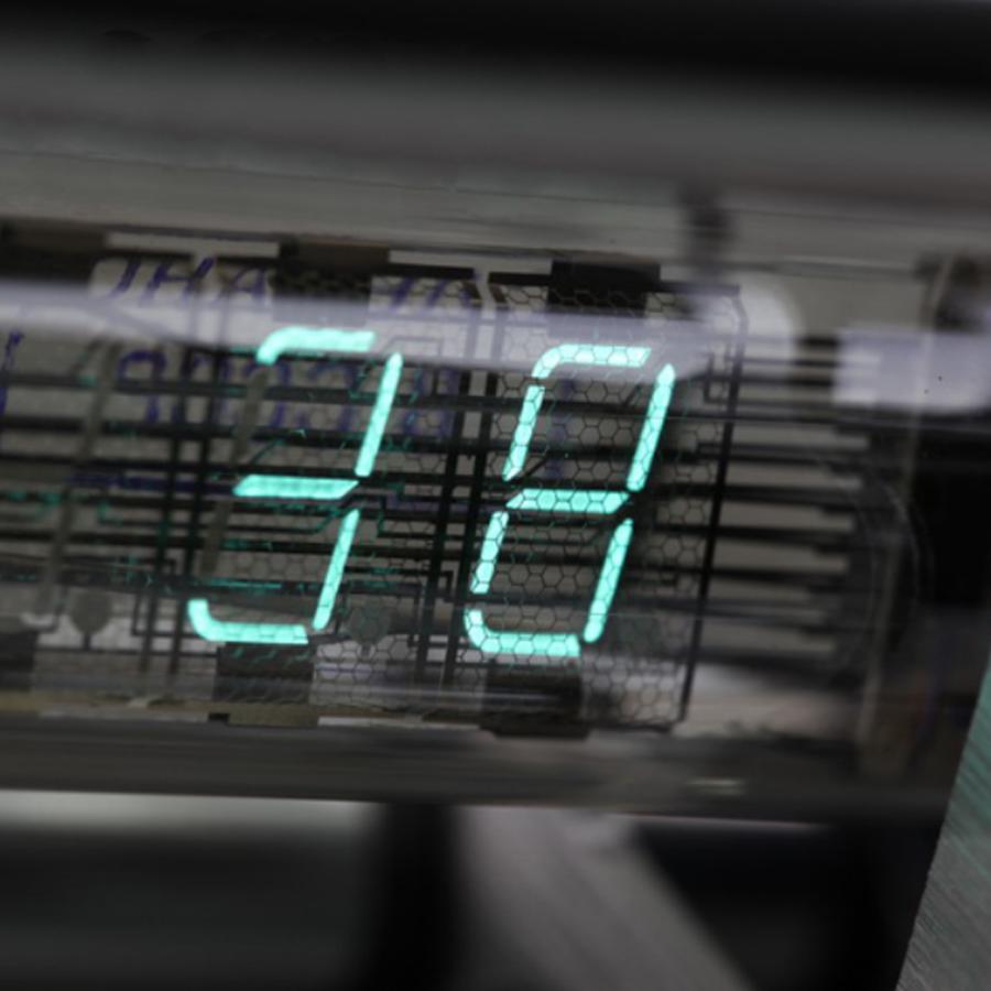 IV-18 VFDチューブ ニキシー管 クロック アルミニウム合金ケース製