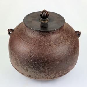 甑口雷紋釜 高橋敬典工房 共箱（炉・風炉兼用） : 茶道具商 越中屋
