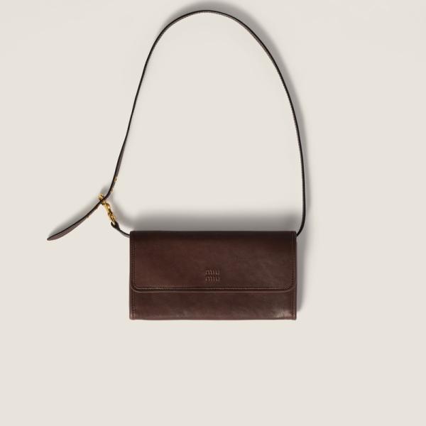 miu miu（ミュウミュウ） ナッパレザー ショルダーストラップ付 財布