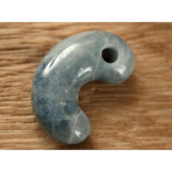 糸魚川青翡翠勾玉 M08653 陽春 作 33mm*20.5mm*11mm 糸魚川産 青ひすい