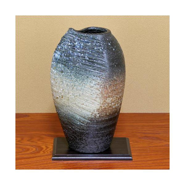 陶器の大きな壺 白と茶色のグラデーション