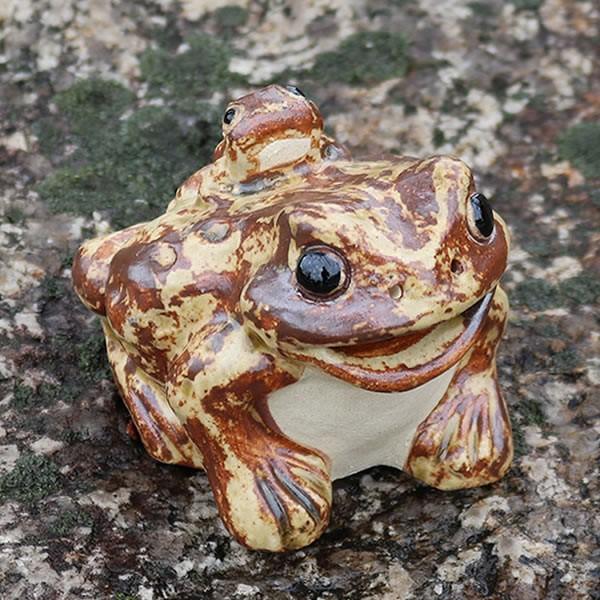 備前焼，カエルの彫刻付き陶器 備前焼，カエルの彫刻付き陶器