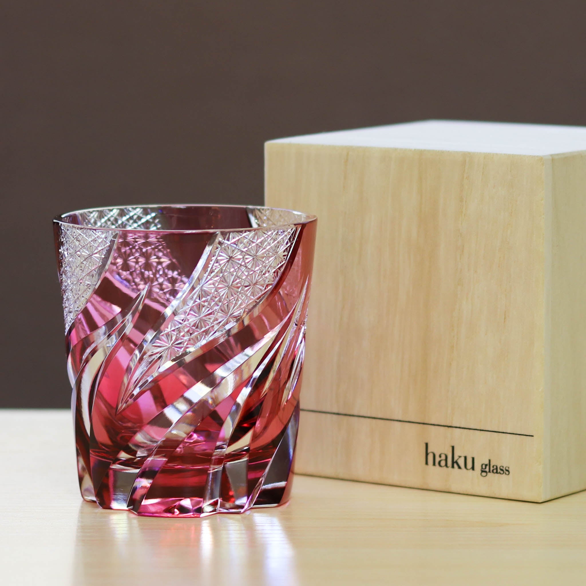 ボヘミアガラス 赤被せ切子 大鉢 クリスマス風 ボヘミアガラス 赤被せ