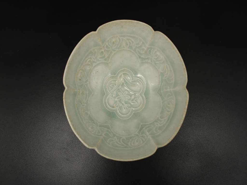 北宋時代 青白磁刻魚文輪花皿 唐草魚藻文盞 景