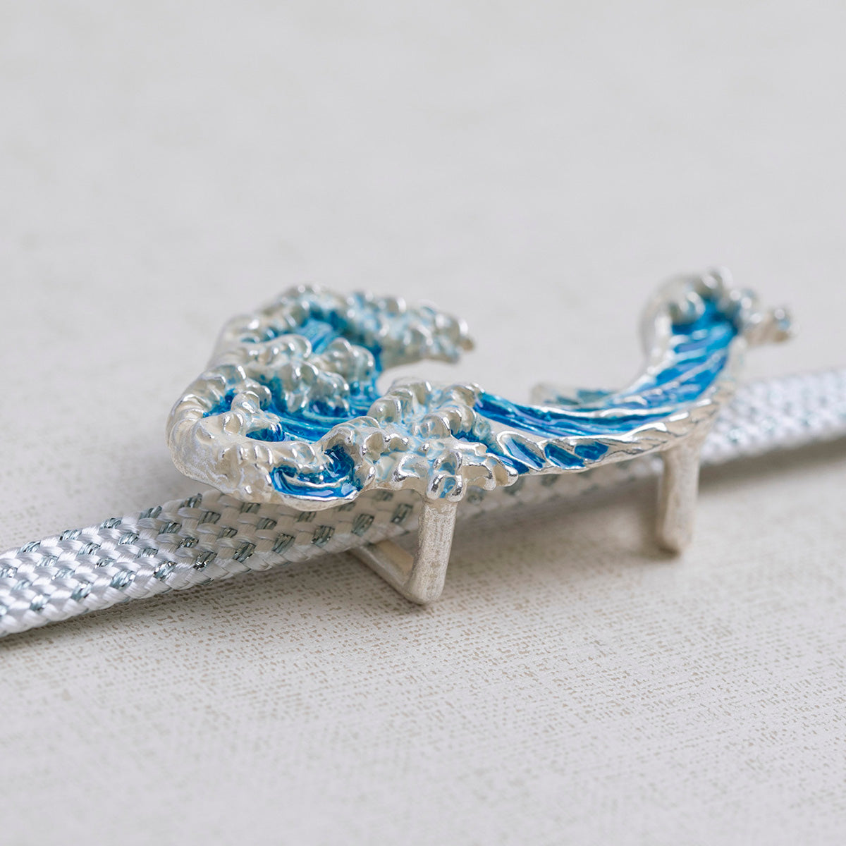 数-SUU-】帯留め「神奈川沖浪裏」 – KAERUWA