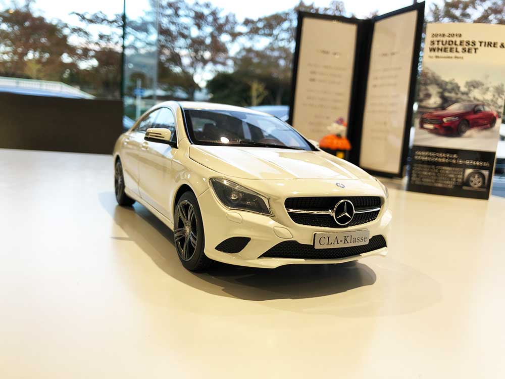 入手困難!》M-BENZ 【CLAクーペミニカー 1/18スケール:カルサイト