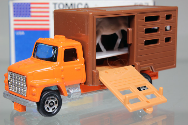 ミニカーショップ ケンボックス トミカ 青箱☆F27☆フォードキャトル