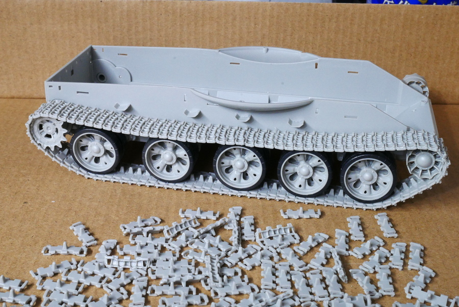 ソビエト軍 T-62 主力戦車 Mod.1962 トランペッター 1/35 プラモデル