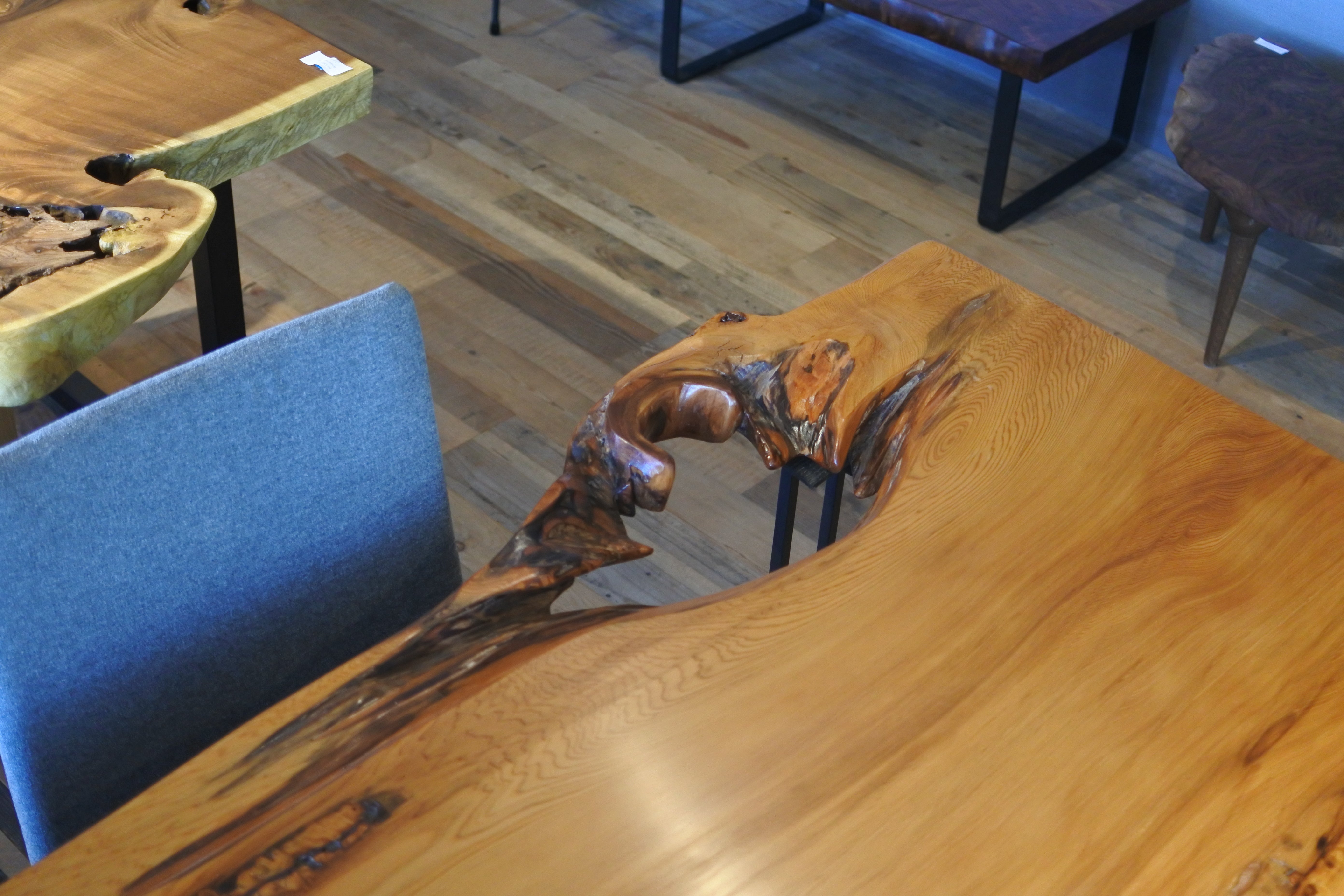 11．屋久杉｜ダイニングテーブル – 木の物語工房