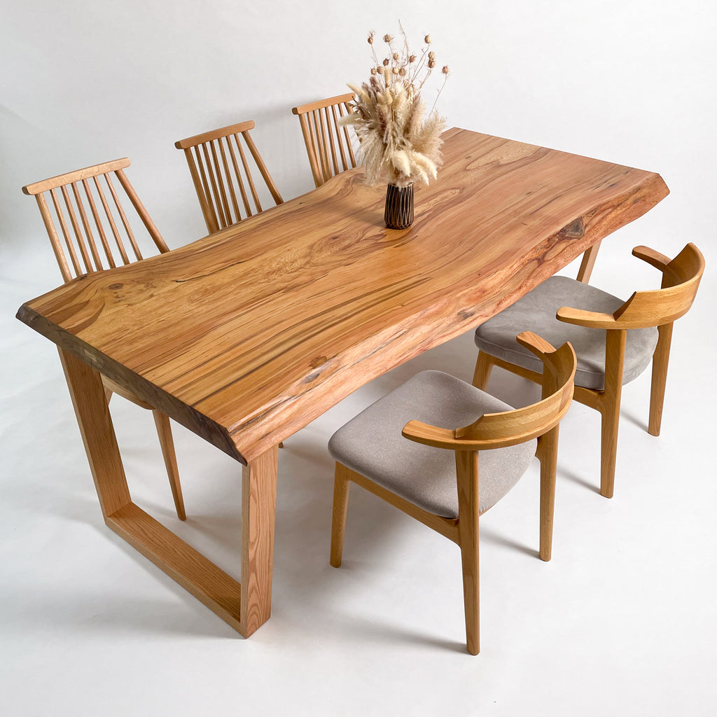 天然木（屋久杉かも）一枚板のテーブル約165cm x 100cm 厚み6cm