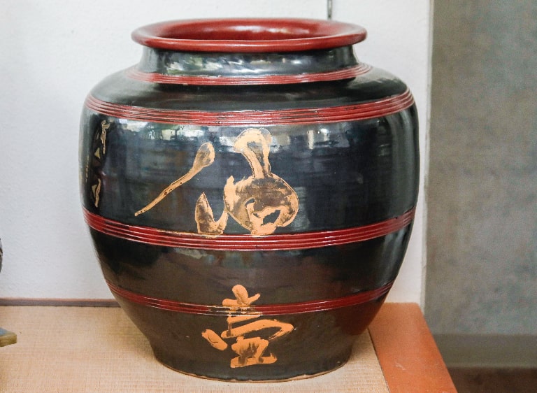 壺屋焼 小橋川清正 赤絵魚紋壺 伝統工芸 花瓶 沖縄 やちむん 陶芸 壺 壺屋