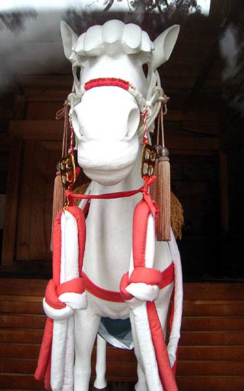 敬山造 白馬黒馬絵馬図茶碗 白馬は祈晴、黒馬は祈雨に奉納されました