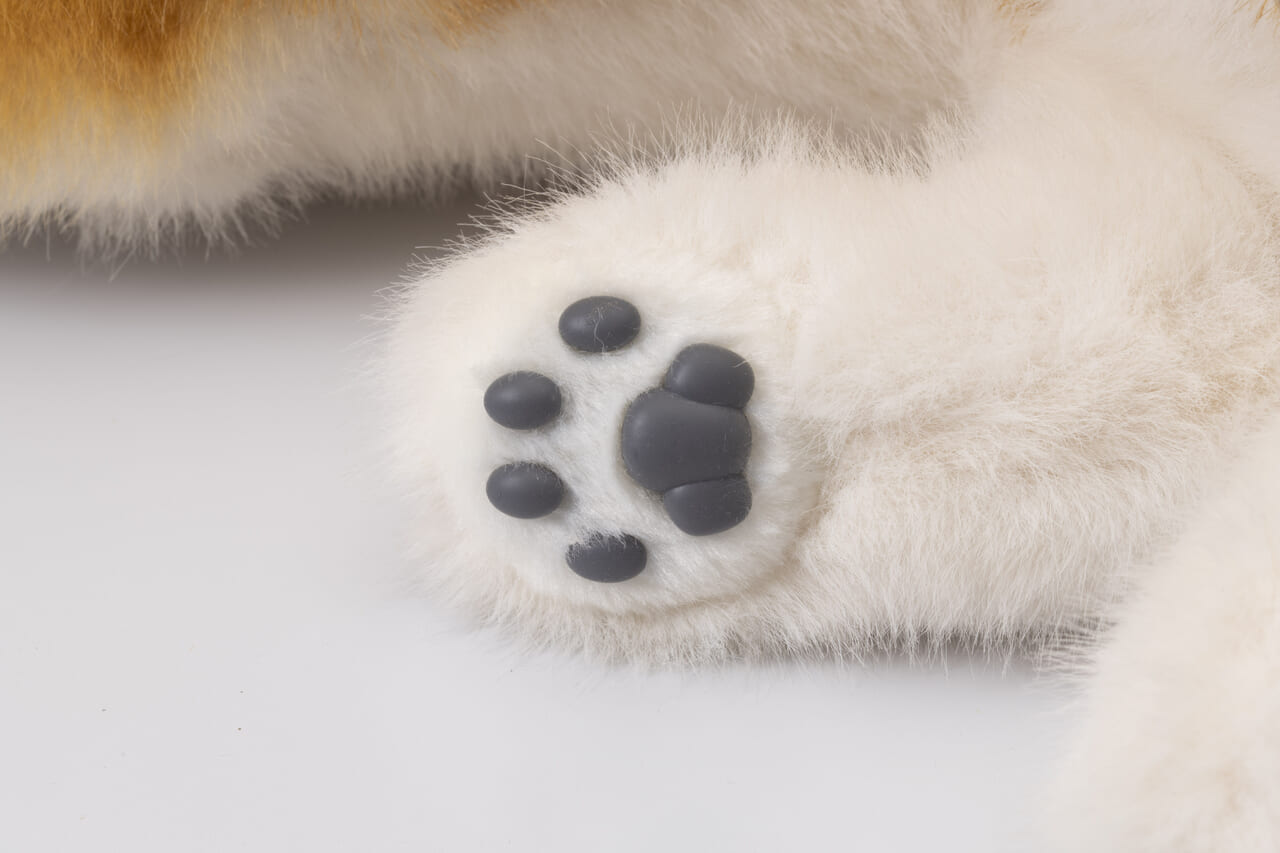 ぬいぐるみタイプコミュニケーションロボットなでなでワンちゃん秋田犬