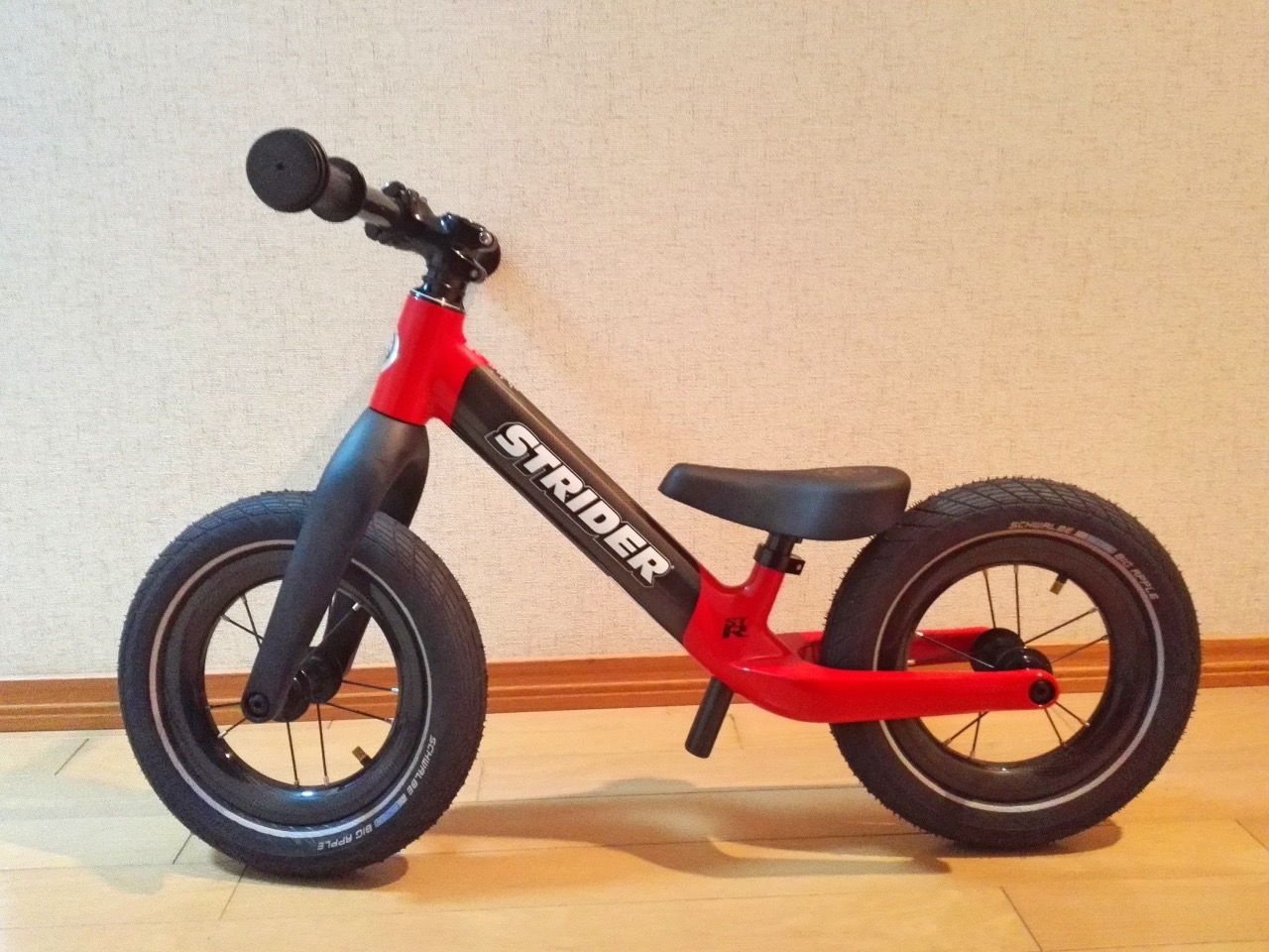 ストライダー スポーツモデル 赤 STRIDER 正規品 本体 箱付き 赤