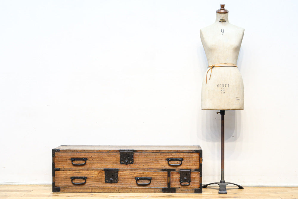 味わい深い色彩に風格漂う刀箪笥 BB2854 – 古福庵 [ KOFUKUAN