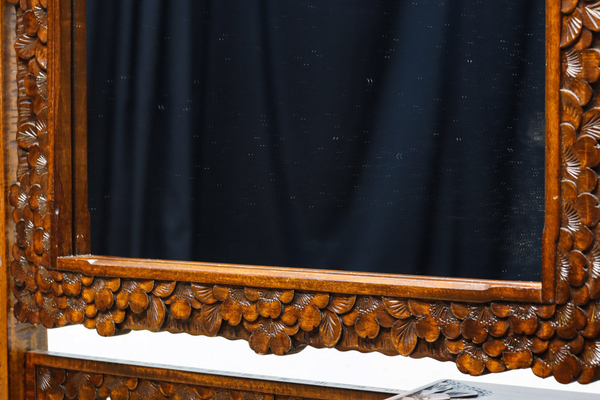 軽井沢彫りの上品な桜模様が浮かぶ鏡台 BB3164 – 古福庵 [ KOFUKUAN