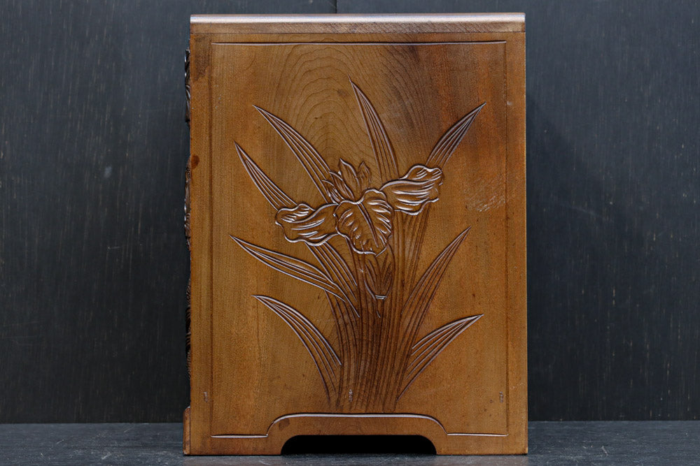 お花の透かし彫りがあるレトロな引き出し付きの木製本棚【値下げしました】