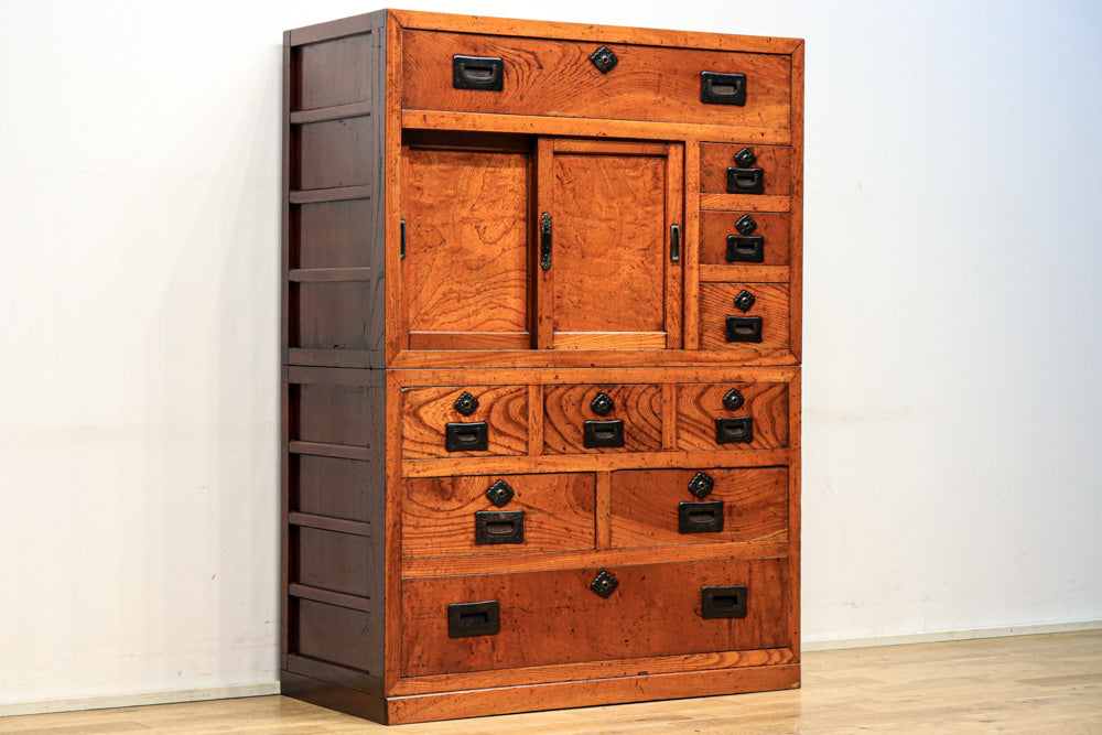 前面総欅！！ 菊菱装飾金具と美麗な欅杢目で気品溢れる帳場箪笥 Ba9597