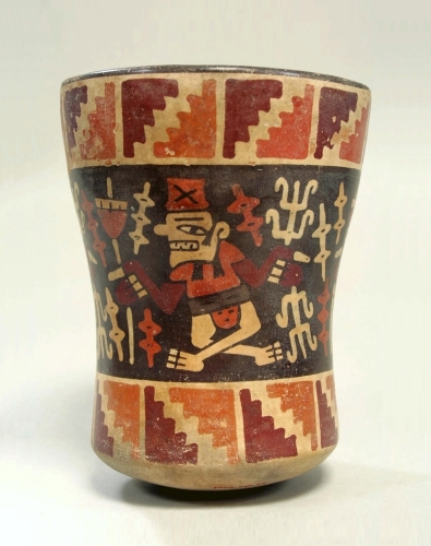 ペルー 地上絵のナスカの土中から発掘された土器です ペルー 地上