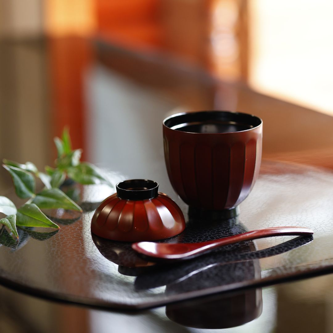 越前 菊割小吸物椀 – 漆器 高翆