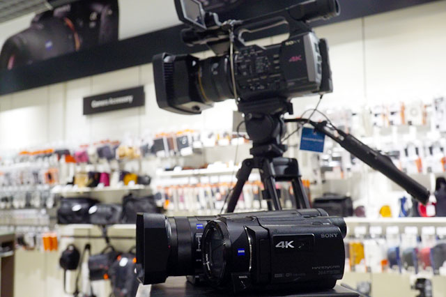 かなりコンパクトにまとまった4Kハンディカム「FDR-AXP35」を触った