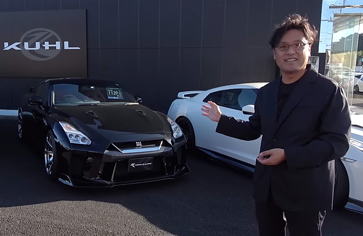 超レア品 NISSAN R35 GT-R 販売店用ポスター 額縁付き 中古美品