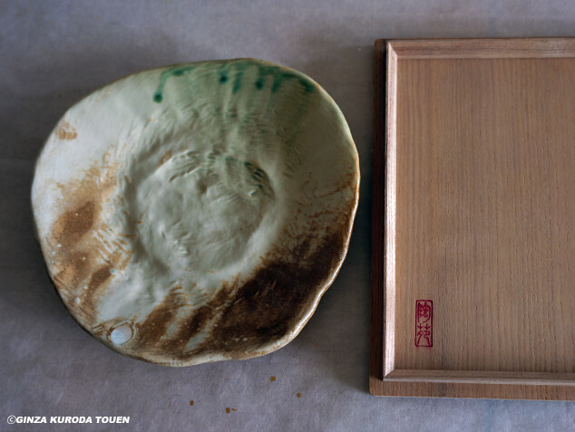 鯉江良二 Ryoji Koie 「良」 「1983」 白磁 皿 三足 本物保証 白磁豆盃(