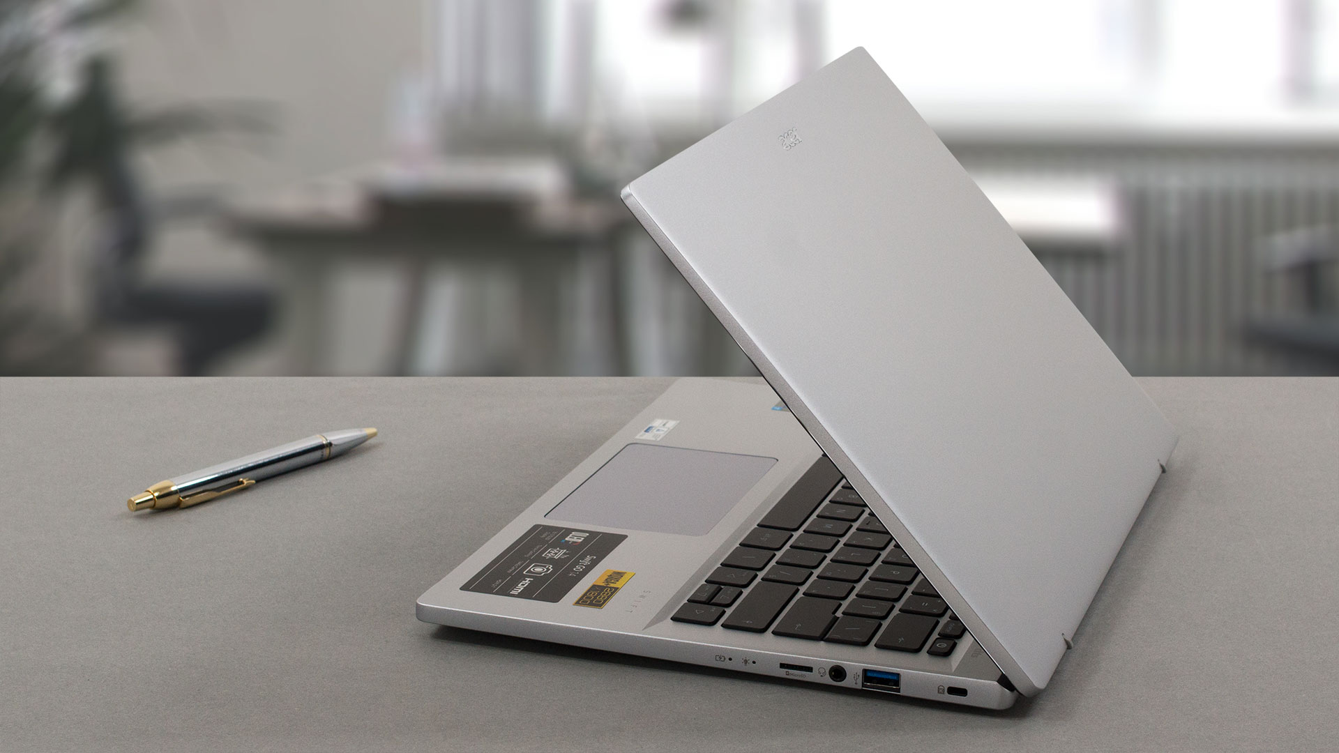 日本エイサー Swift Go 14 (SFG14-71) レビュー - 有機ELが主流になり