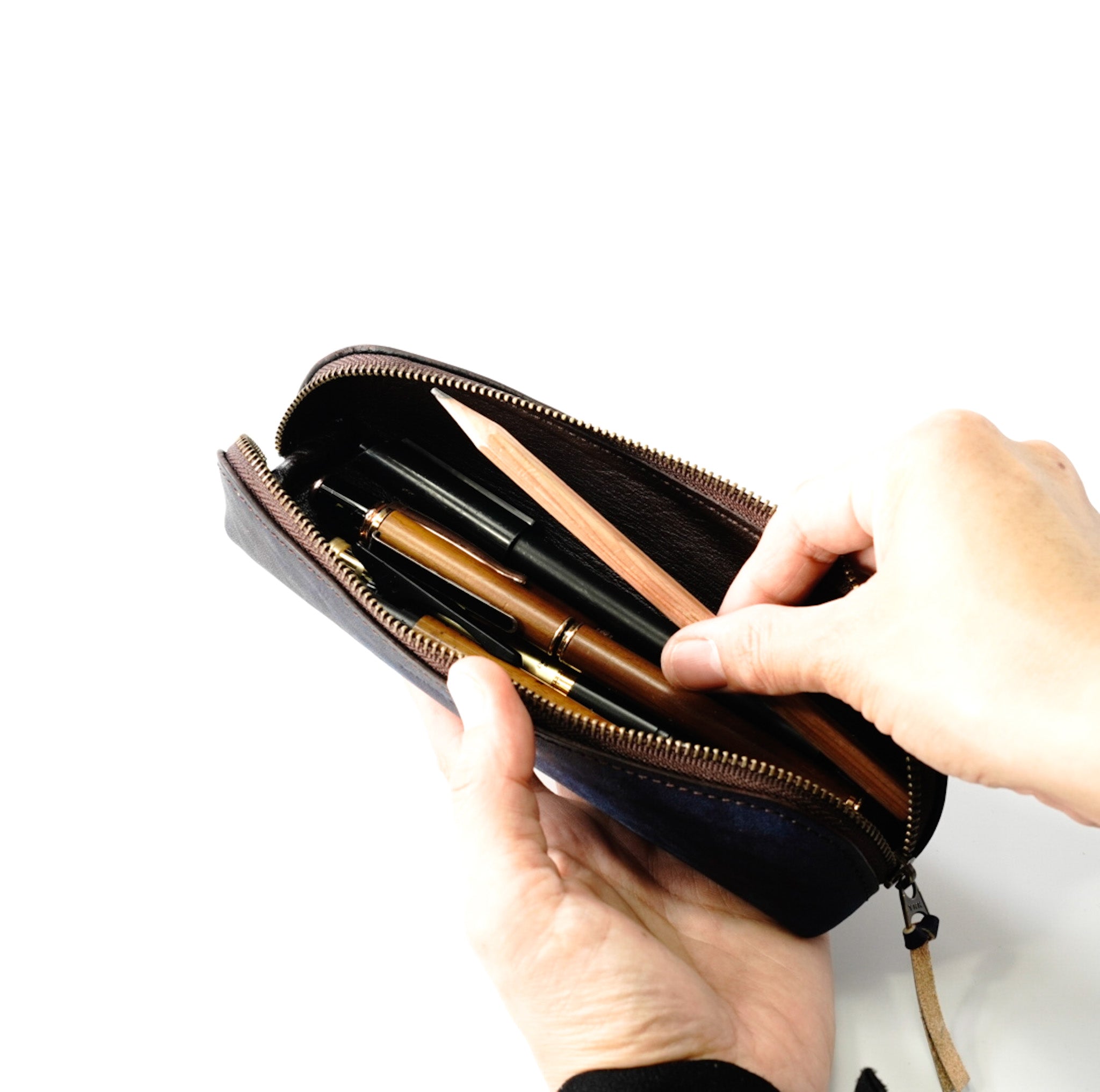 ペンケース 本革 天然藍染の福山レザー ｜ ノンブル – T h i r d