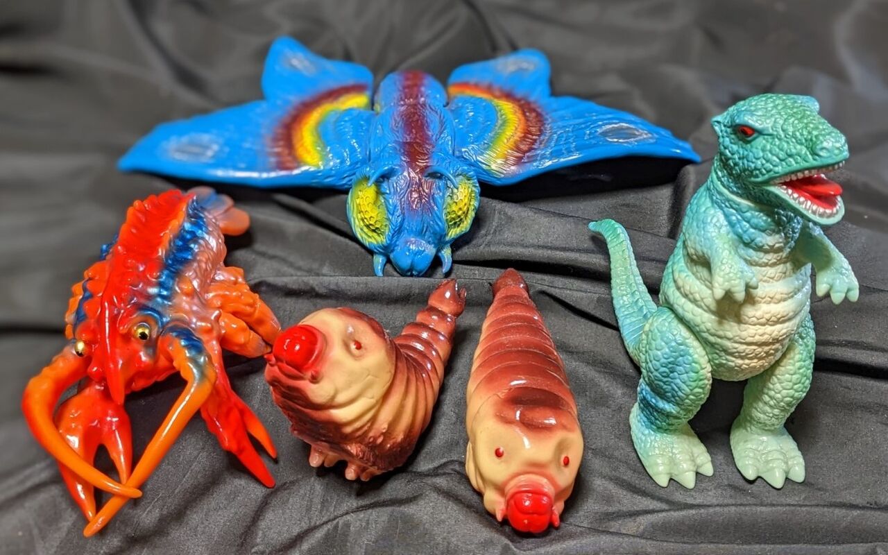 モスラ 幼虫 マルサン モスラ 幼虫 ソフビ ソフビ マルサン 電撃怪獣大