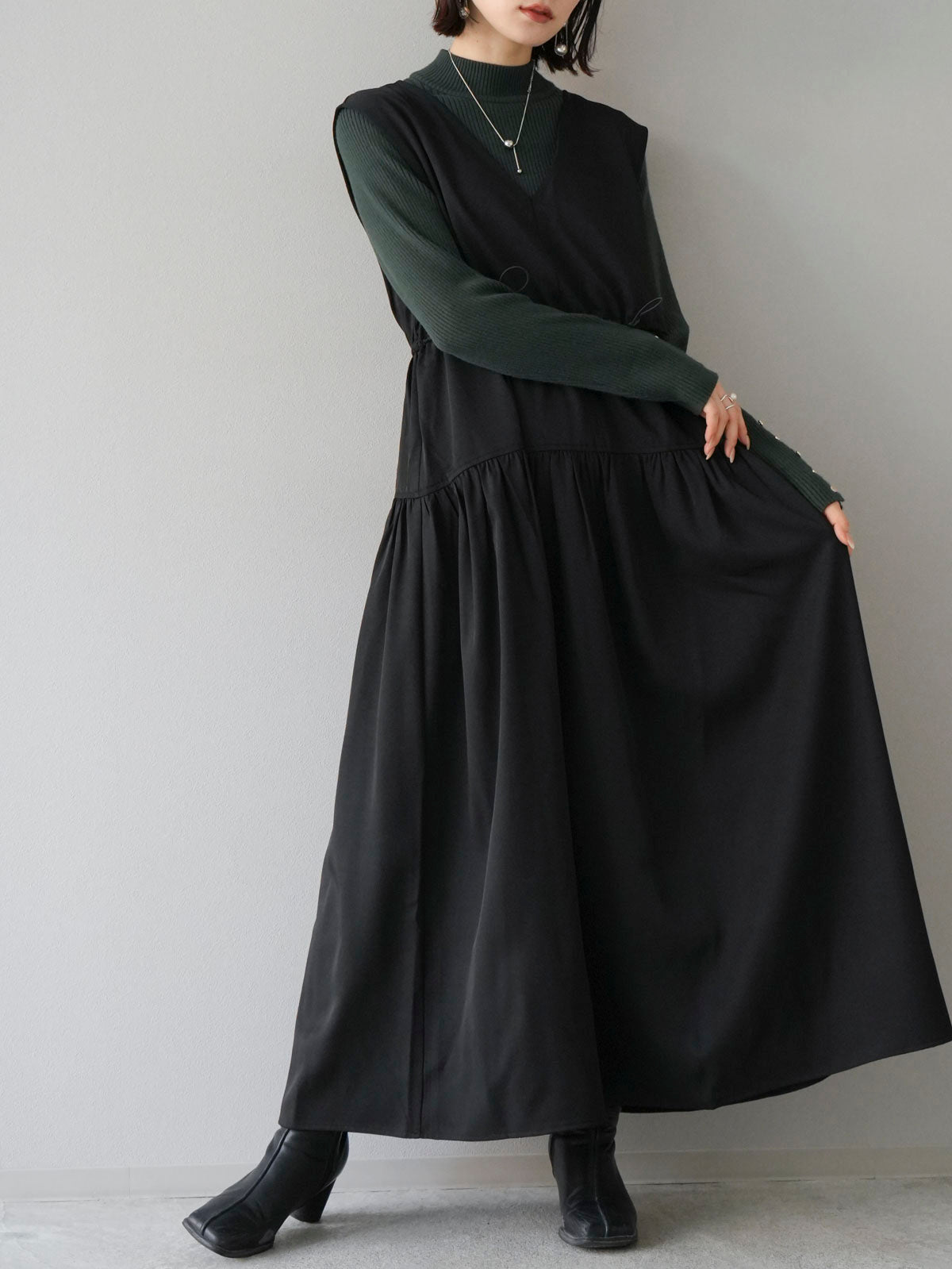 予約]Vネックドロストティアードワンピース/ブラック – Lumier