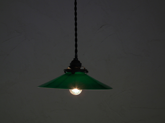 I03930 ドイツ アンティーク 緑ガラスシェードのペンダントライト 吊り