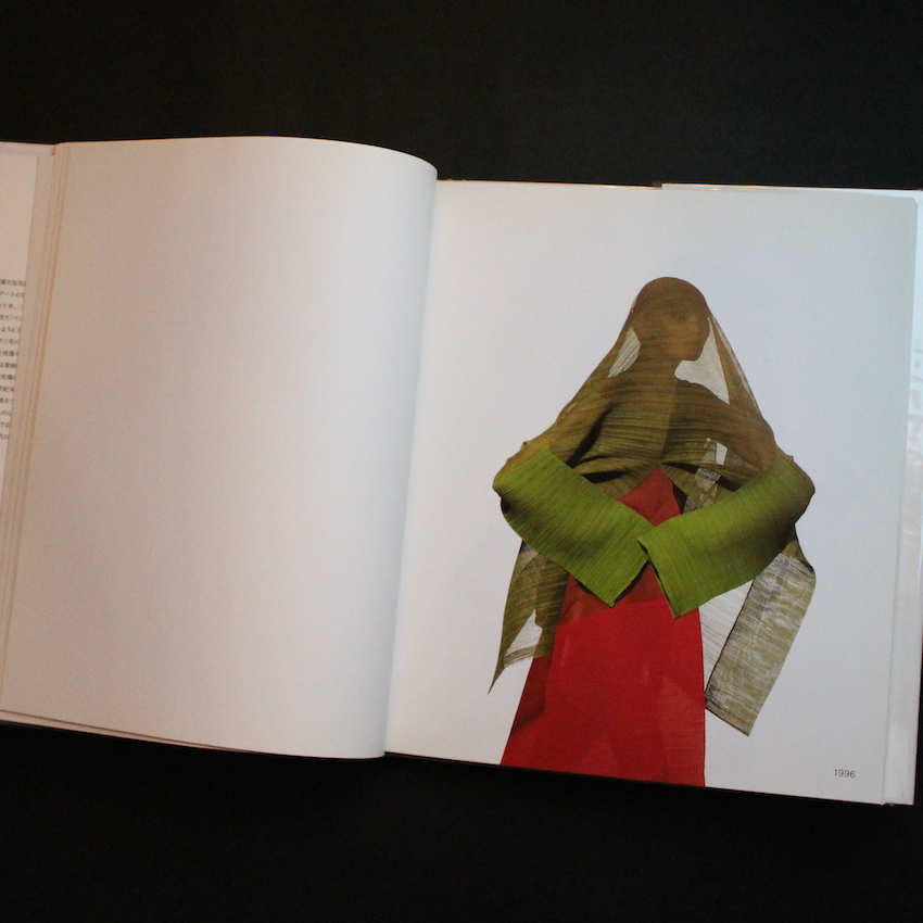 Irving Penn regards the work of Issey Miyake -アーヴィング・ペン