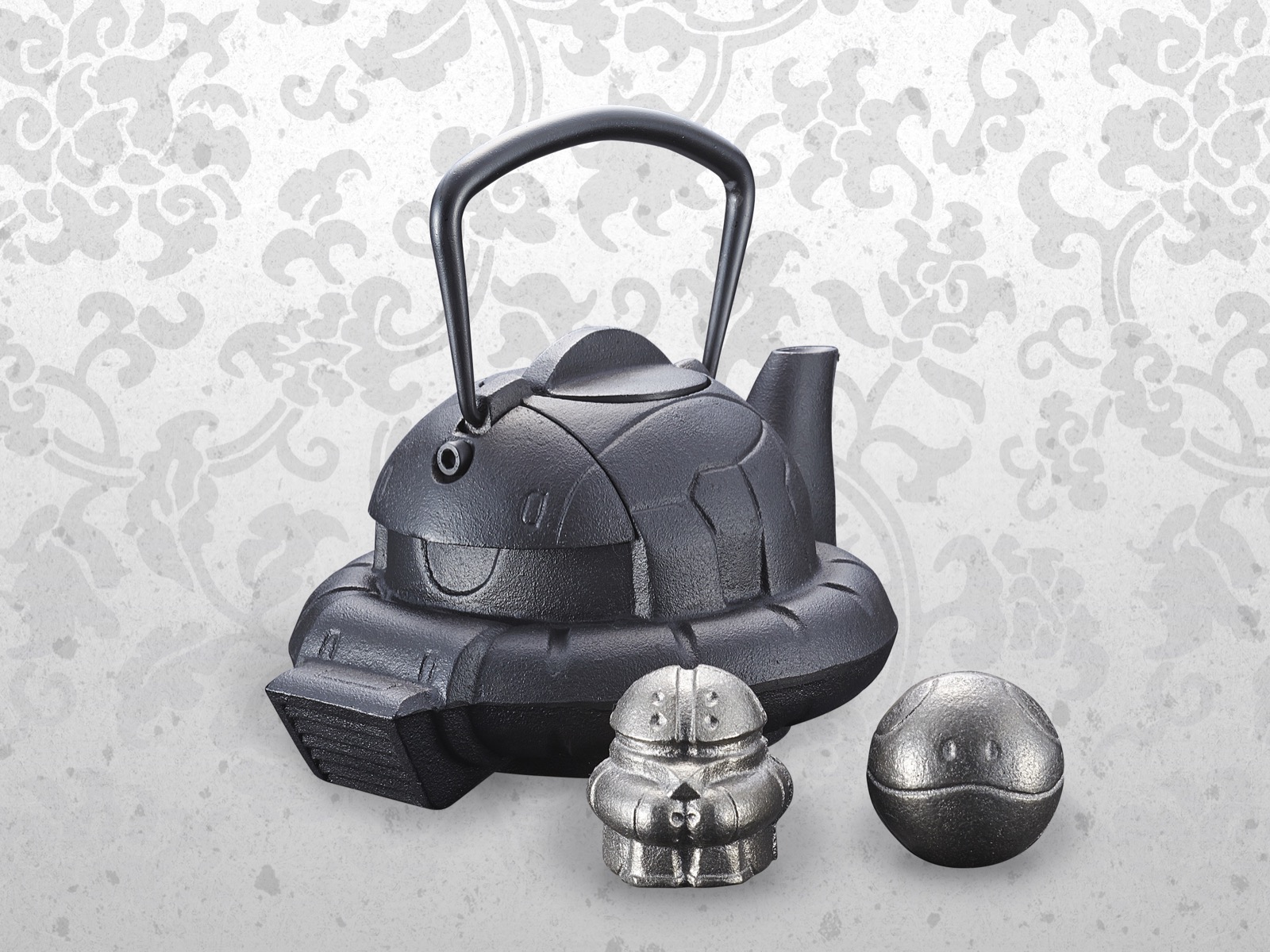 見よこの重厚感！ガンダムのザクが南部鉄器になった「鉄瓶ZAKU」が