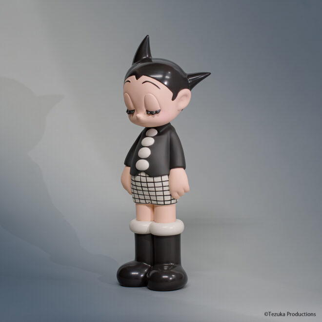 漫画界の巨匠・手塚治虫の優美な曲線を忠実に再現したソフビ