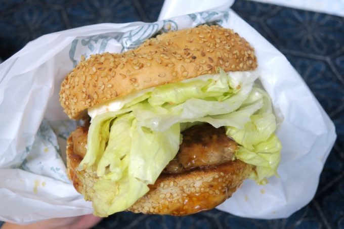 バッジラッキーピエロハンバーガー黄色