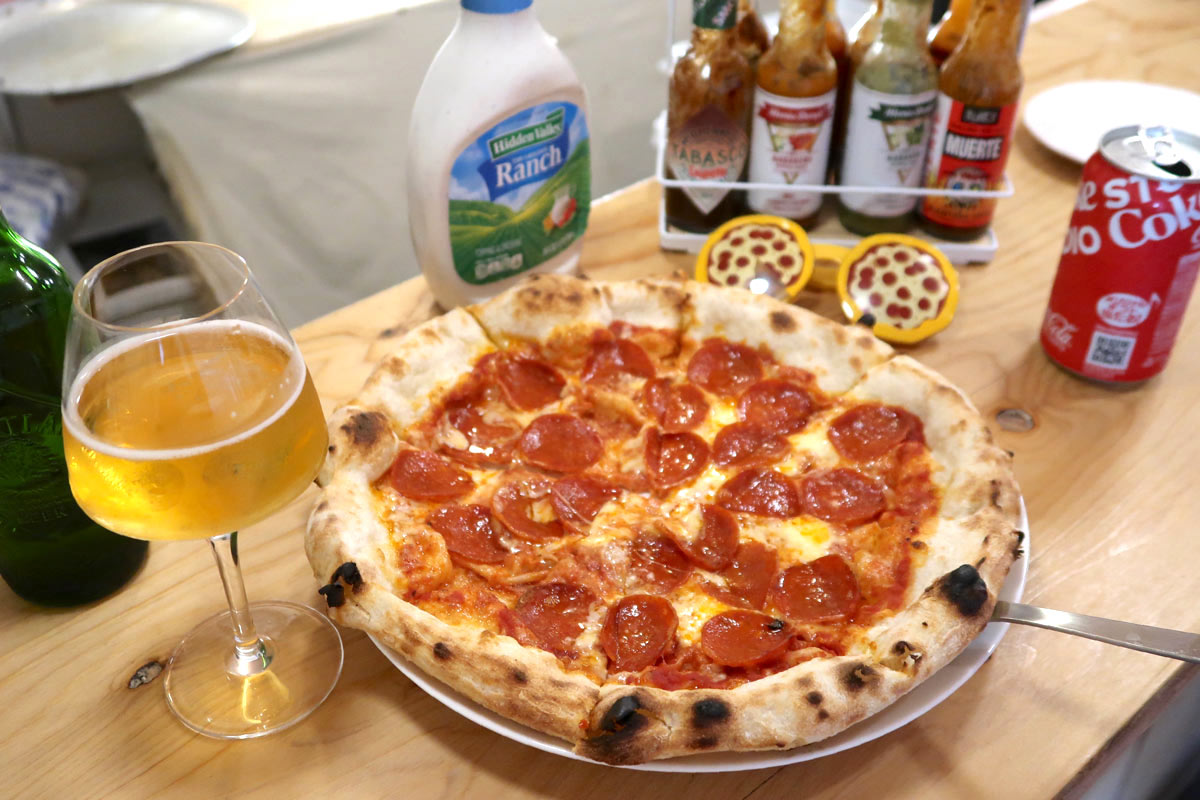 浦添市屋富祖「GOOD TIME PIZZA」焼きたてのペパロニピザは無限に食べ