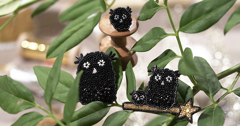 オ*ン様 小林モー子 maison des perles 猫に小判 ブローチ 小林モー子