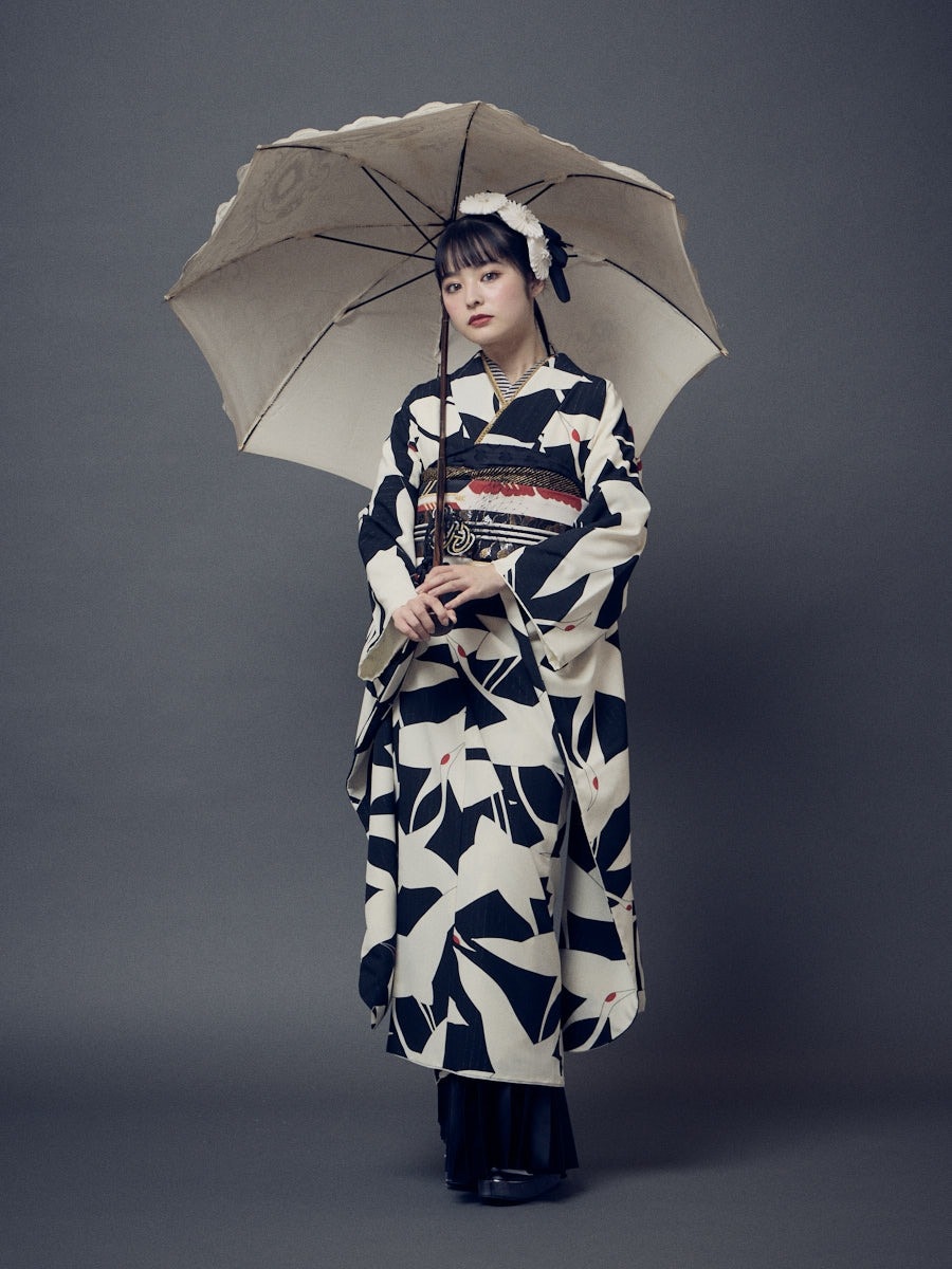 振袖 鶴デザイン 白地 黒縞 振袖 鶴デザイン 白地 黒縞 振袖 鶴