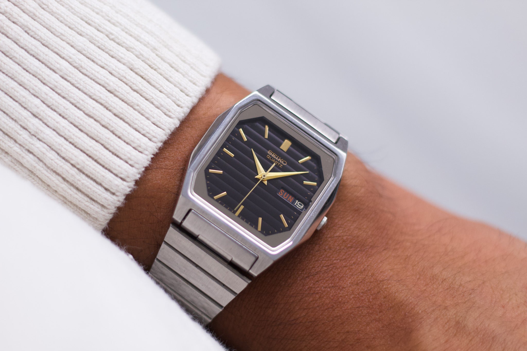 Near Mint] 2004 Seiko Quartz Deep Black Linear Dial Men's Wrist